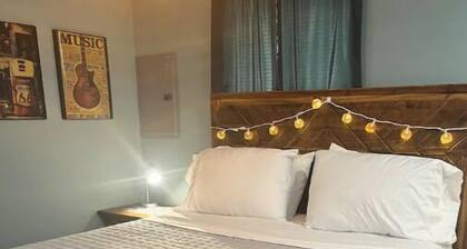 Private guest house next to Spa Zen and minutes from Tulsa.