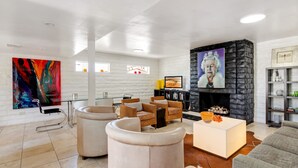 Apartment, Mehrere Betten, Terrasse, Bergblick | Innenbereich