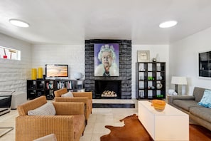 Dining - Albert Frey Mid Century Villa (Palm Springs)