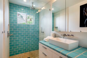 Apartment, Mehrere Betten, Terrasse, Bergblick | Badezimmer | Handtücher