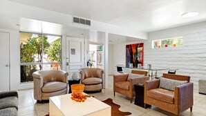 Apartment, Mehrere Betten, Terrasse, Bergblick | Innenbereich