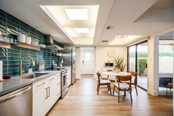 House, Multiple Beds, Fireplace, Garden View | Private kitchen | Fridge, microwave, oven, stovetop