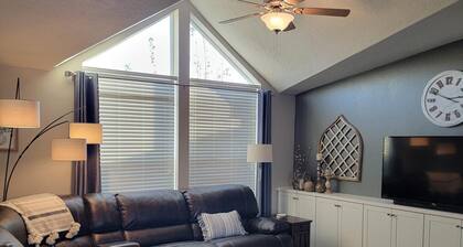 Desert Gorge at Desert Aire- 40 min to The Gorge! Minutes to golf, river & more!