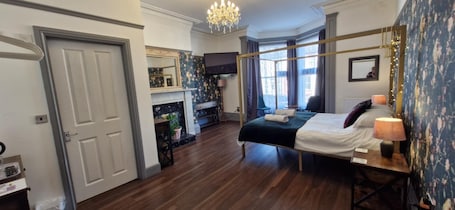 Double Room (Room 17 Parrot Room) | Premium bedding, pillowtop beds, individually decorated