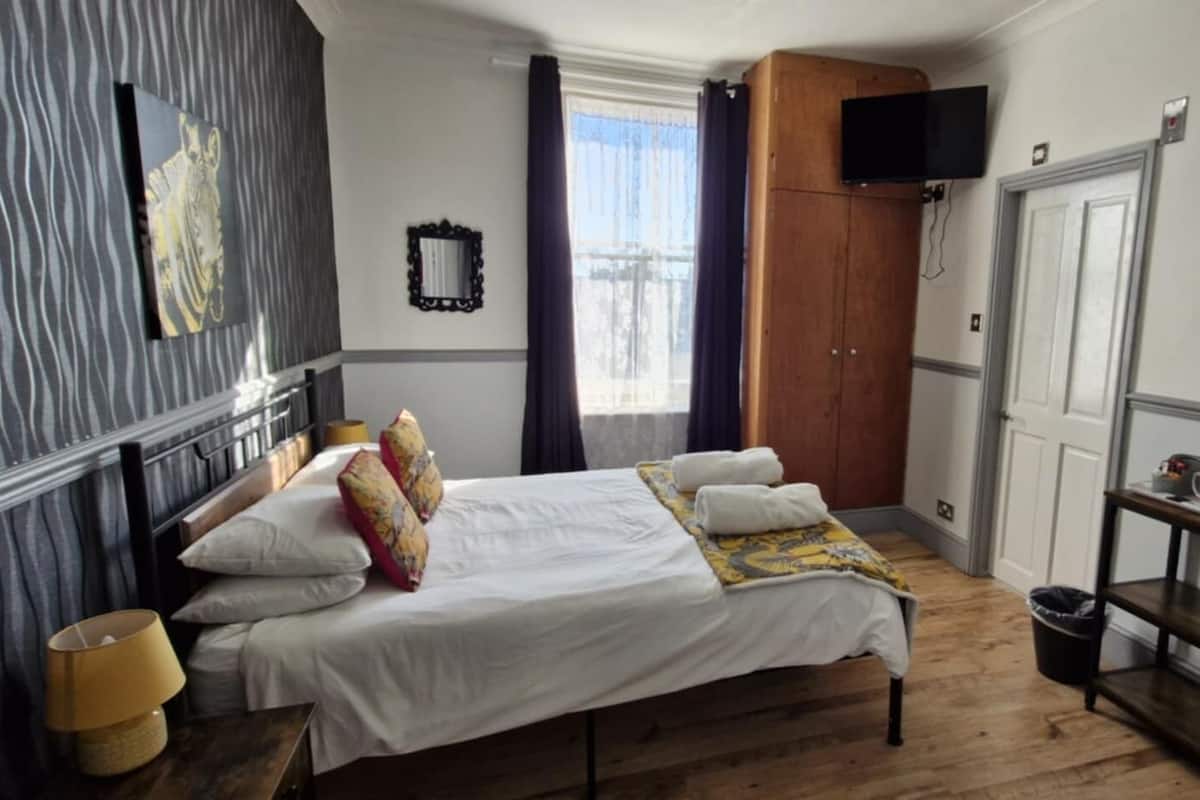 Design-Doppelzimmer (Room 7) | Hochwertige Bettwaren, Pillowtop-Betten, individuell dekoriert