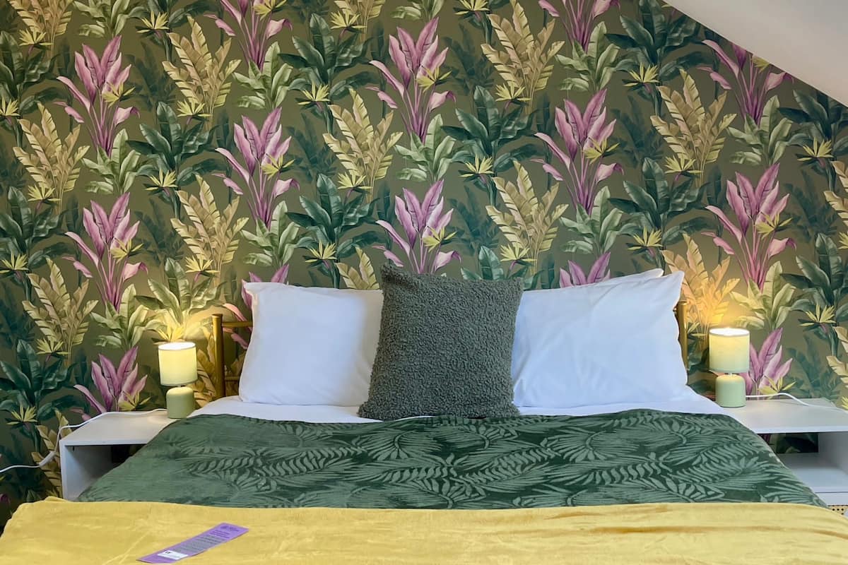 Ylelliset vuodevaatteet, pillowtop-patjalliset sängyt