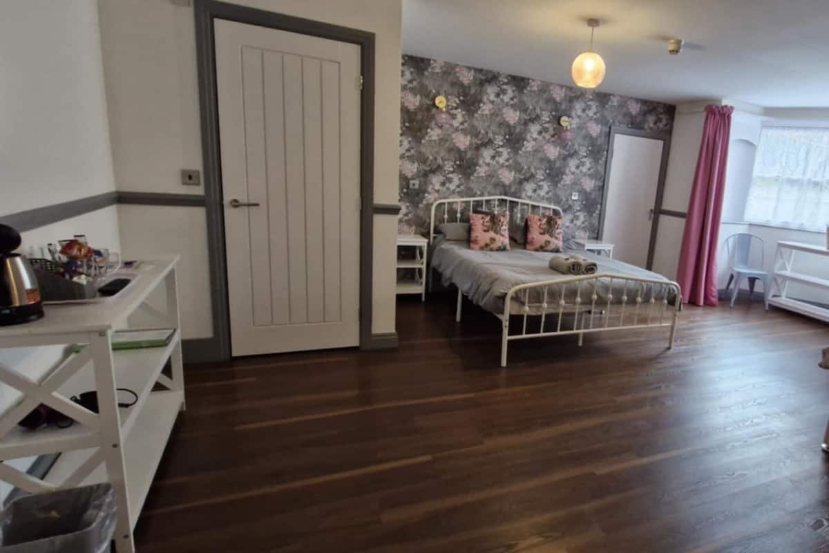 Twin Room (Room 18) | Premium bedding, pillowtop beds, individually decorated