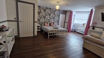 Habitación con 2 camas individuales (Room 18) | Ropa de cama de alta calidad y colchones con acolchado adicional