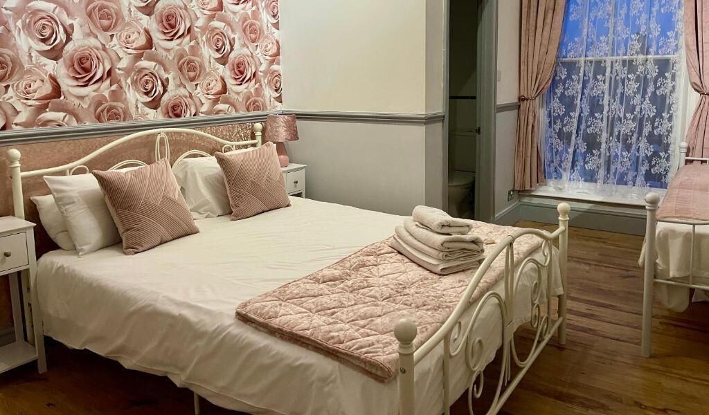 Literie de qualité supérieure, surmatelas, décoration personnalisée