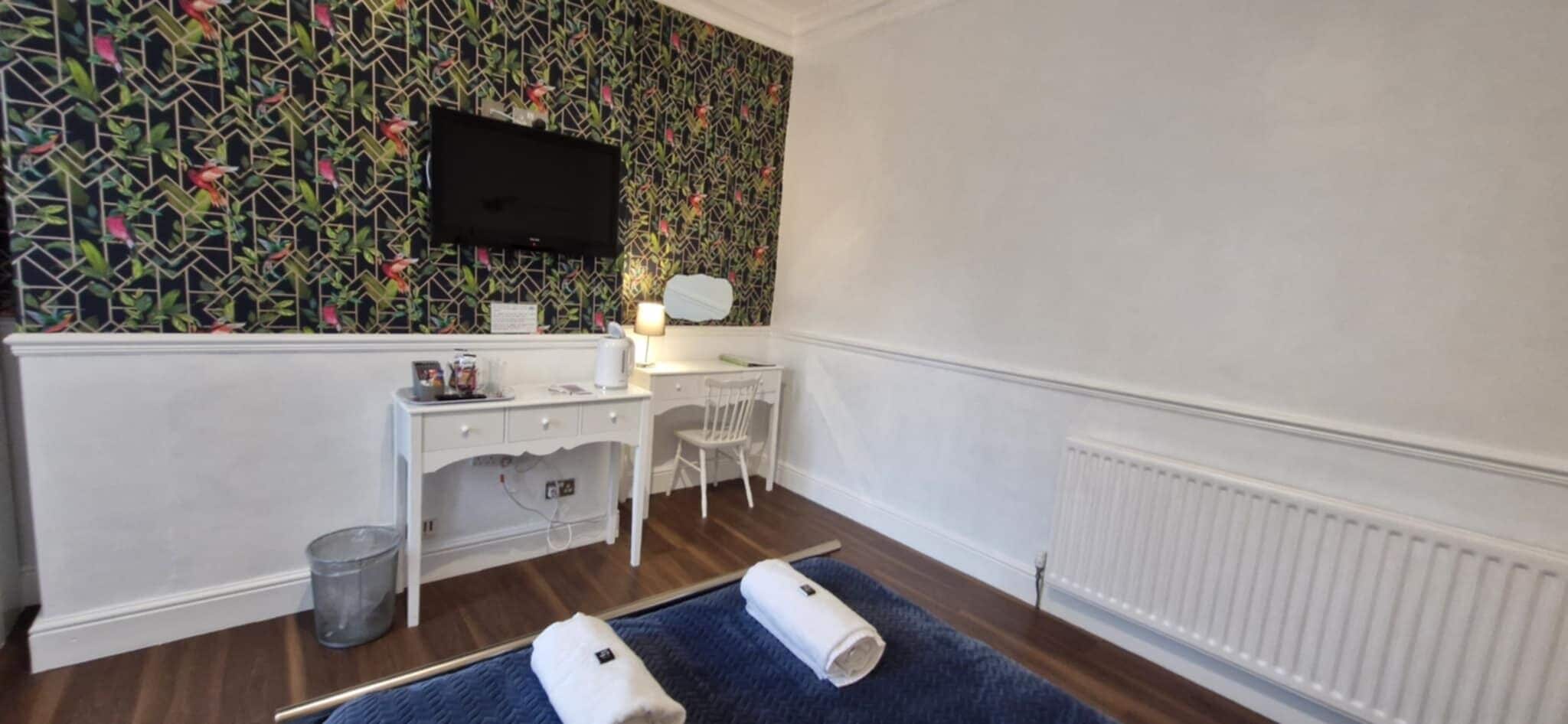 华丽双人房 (Room 1) | 高档床上用品、加厚床垫、特色装修、特色家居