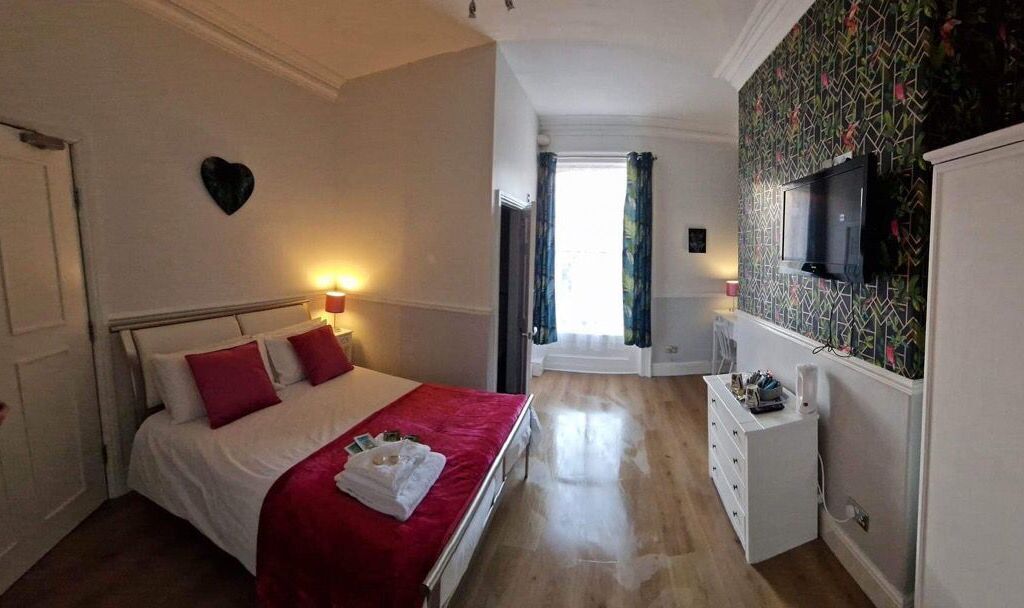 Room 1 - Kingfisher room | Premium bedding, pillow-top beds, individually decorated