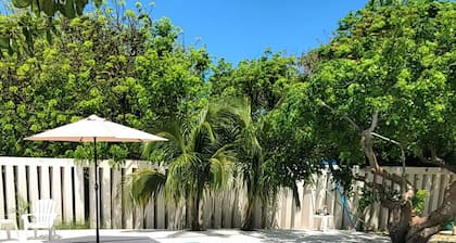Private Comfortable Apartments 5min from Supermarket & Marina