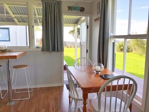 Dining - Escape to a beautiful coastal cottage! (Tutukaka)