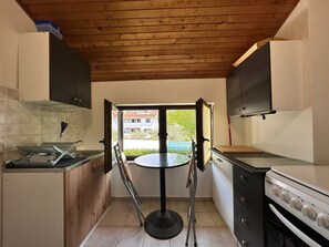 Frigorifero, forno, macchina per tè/caffè, tostapane