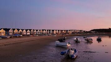 Studio, Multiple Beds | Marina