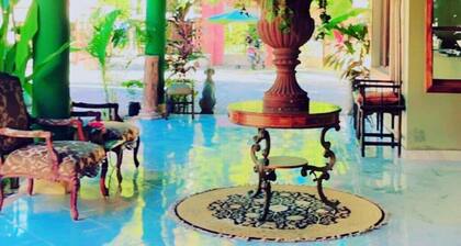 Sambo Mambo Beach Hotel