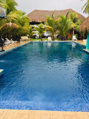3 outdoor pools, pool loungers - Sambo Mambo Beach Hotel (El Cuco)