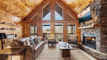 Een smart-tv, een open haard, videogames en boeken