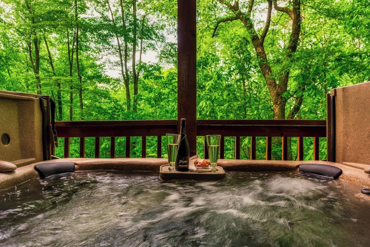 Bañera de hidromasaje al aire libre