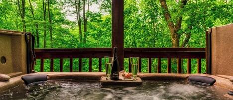 Bañera de hidromasaje al aire libre