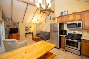 Private kitchen | Fridge, oven, coffee/tea maker, toaster