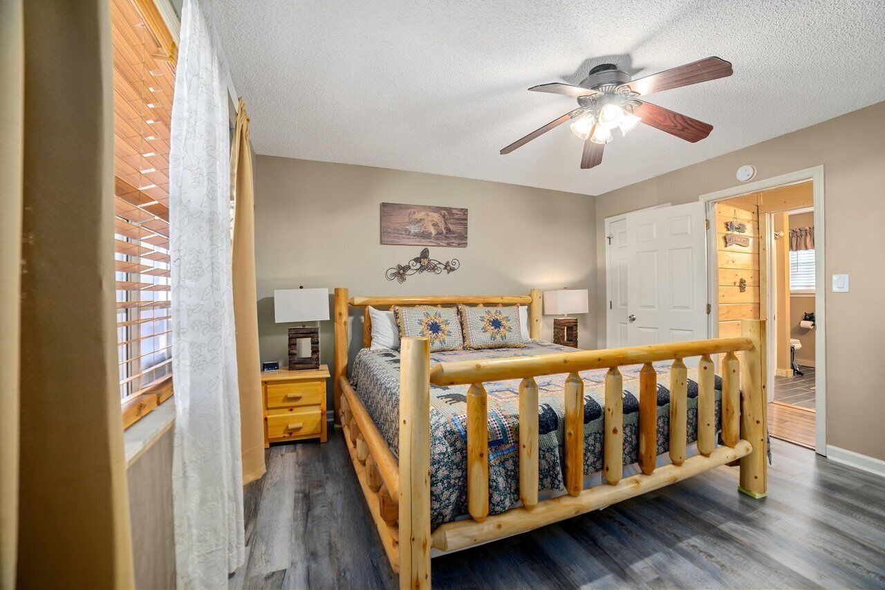 House, Multiple Beds, Hot Tub, Mountain View | 3 bedrooms, free WiFi, bed sheets