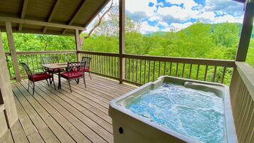 Cabin, 1 Queen Bed, Hot Tub, Mountain View | Outdoor dining