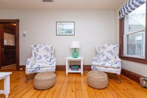 Interior - Antique Cottage RARE PRIVATE SAUNA Lighthouse Beach Nearby Trails Firepit (Gloucester)