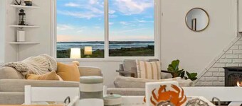 Cozy Coastal Getaway • Panoramic Ocean Views