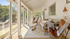 Casa, várias camas, varanda, vista para a montanha (The Lilypad) | Área de estar