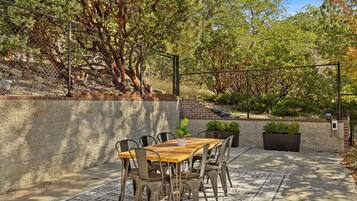 تناول الطعام بالخارج