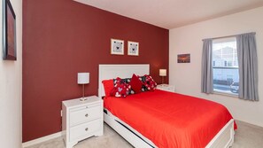 House, Multiple Beds, Kitchen, Garden View (Moana’s Hut) | 3 bedrooms, individually decorated, individually furnished, bed sheets