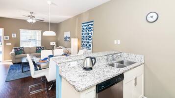 House, Multiple Beds, Kitchen, Garden View (Moana’s Hut) | Interior