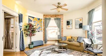 5 min Walk to Pearl St - WiFi-King Bed-W&D