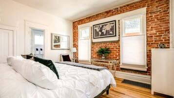 1 bedroom, desk, iron/ironing board, WiFi