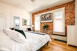 1 soverom, skrivebord, strykejern/-brett og wi-fi