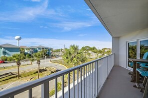 Condo, 2 Bedrooms | Property grounds