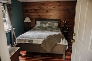 2 Schlafzimmer, Zimmersafe, Schreibtisch, Bügeleisen/Bügelbrett