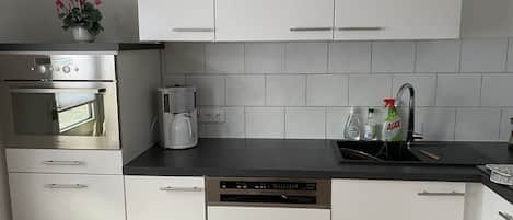 冰箱、微波炉、炉灶、洗碗机