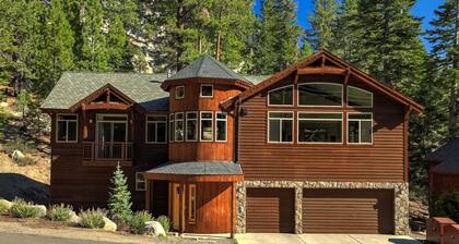 Heavenly Mountain Chalet - Skiing, Pets, Hot tub