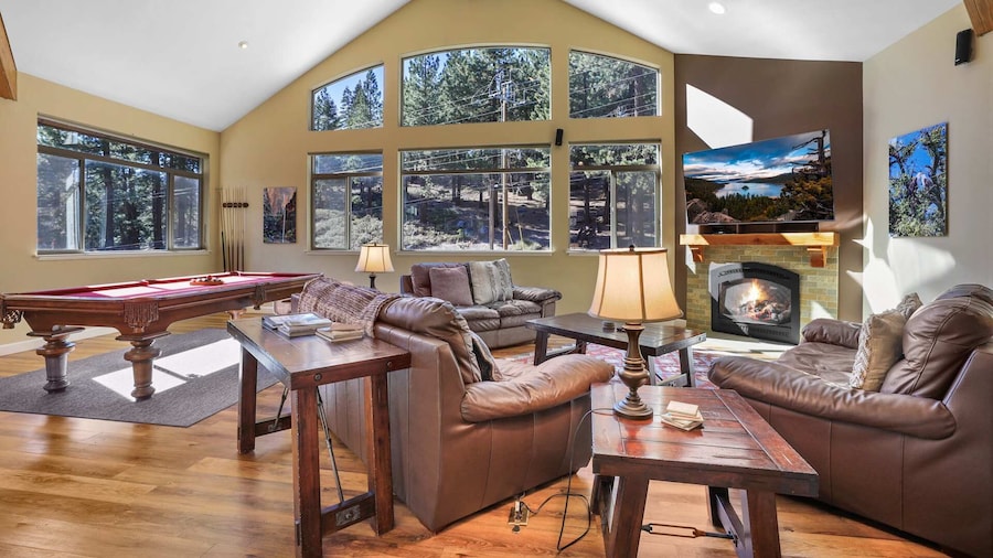 Heavenly Mountain Chalet - Skiing, Pets, Hot tub