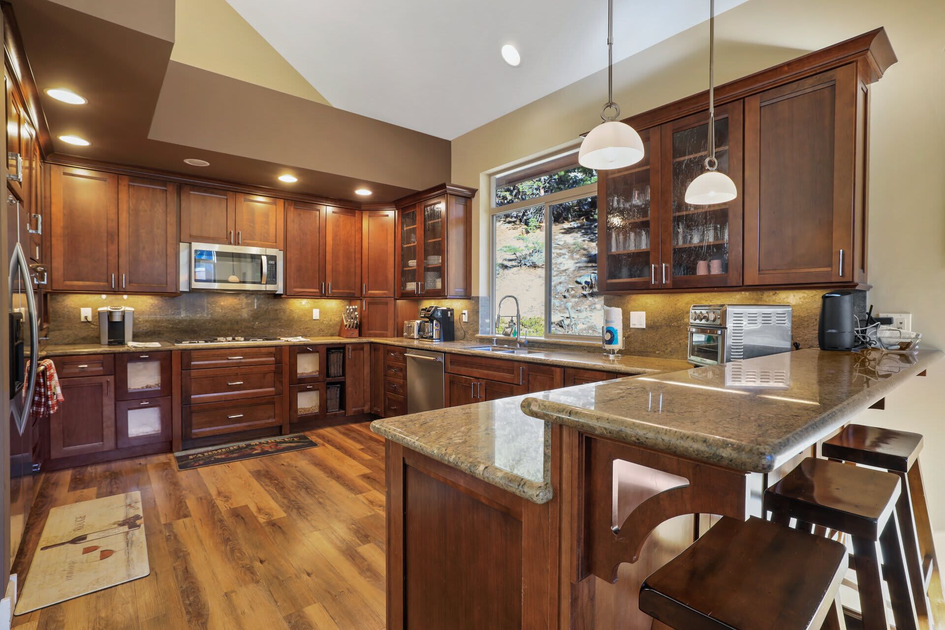 House, Multiple Beds, Hot Tub, Mountain View (Heavenly Mountain Chalet) | Private kitchen | Fridge, microwave, oven, stovetop