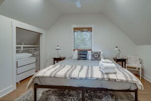 Condo, nhiều giường, quang cảnh vườn | 2 phòng ngủ, truy cập Internet không dây miễn phí