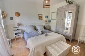 2 habitaciones, tabla de planchar con plancha y wifi gratis 