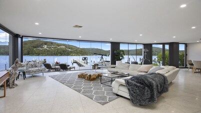Waterfront apartment w/ Pool/spa/sauna