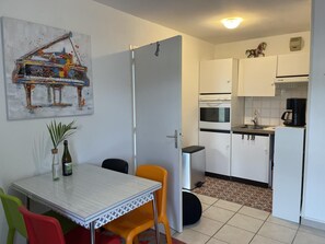 KylskÄp, mikrovÄgsugn, ugn och spishÀll