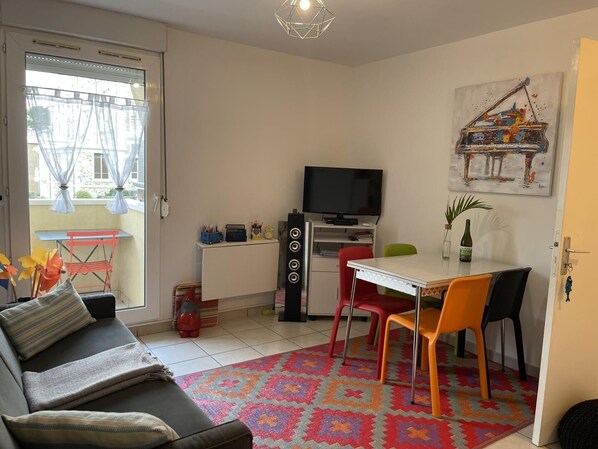 TV, DVD player, books