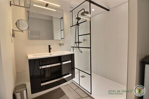 تجهيزات دش، مجففات شعر، مناشف