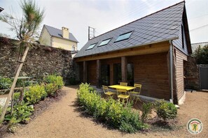 تناول الطعام بالخارج