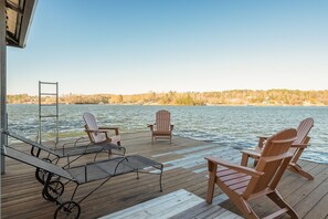 Terrace/patio -  "LAKEVIEW": No Steps, HOT TUB, Boat/Swim Dock, Elevator (Arley)